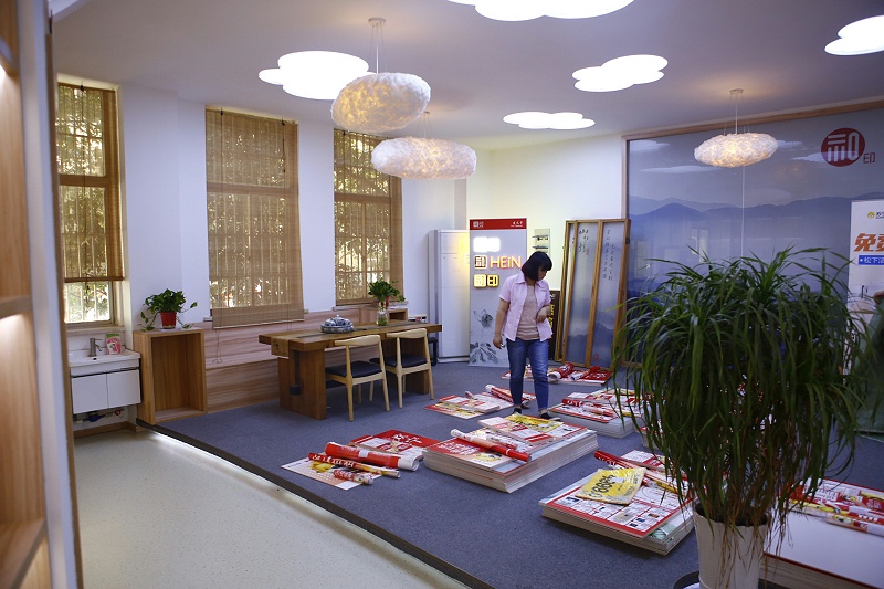 制作寫(xiě)真KT板發(fā)光字